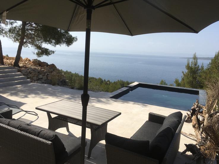 Private terrace & pool