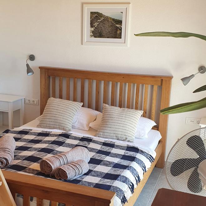 Apartment C King Bed